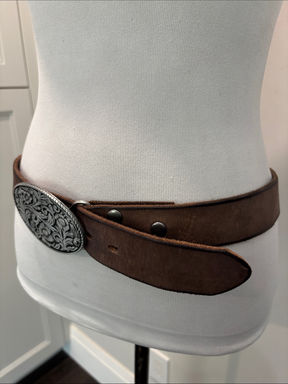 Full Grain Brown Leather Belt with Ornate Silver-Tone Floral Buckle - Picture 5 of 16